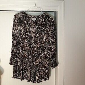 Avenue 22/24 black print top blouse. 2x 3x shirt XXXL